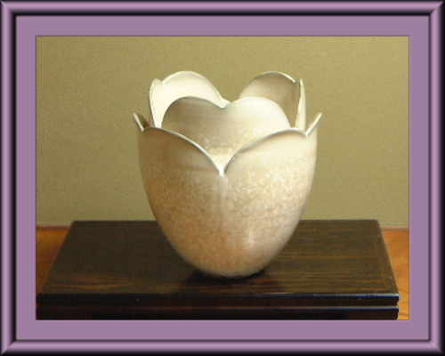 第１回アジア工芸展入選作品・壷「陶花結晶吹雪」